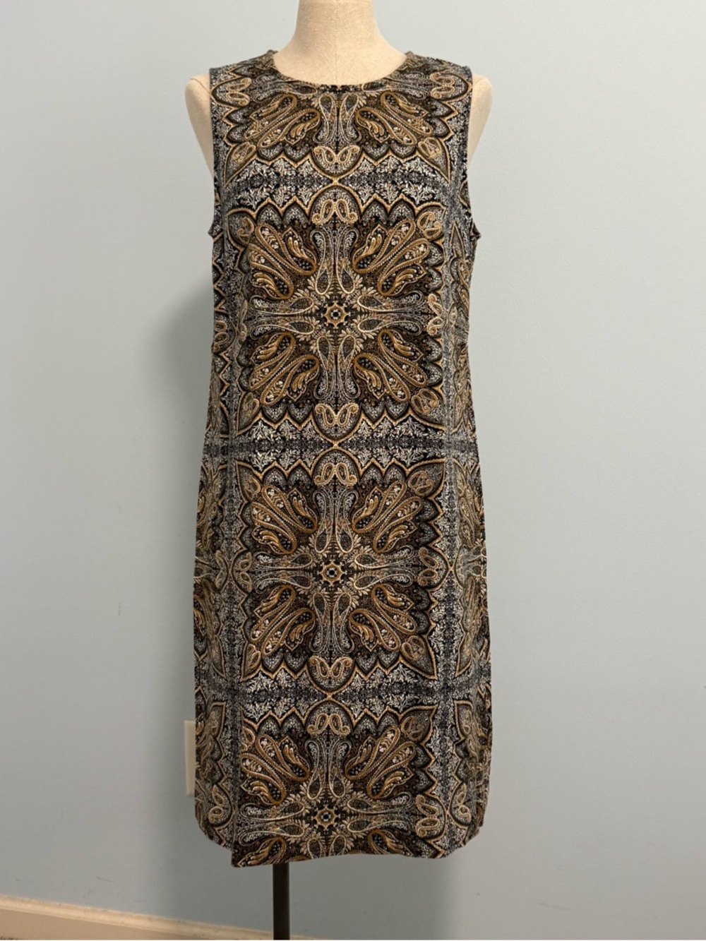 J Jill Shift Dress Paisley Print Sleeveless Rear Keyhole Size M. NWOT